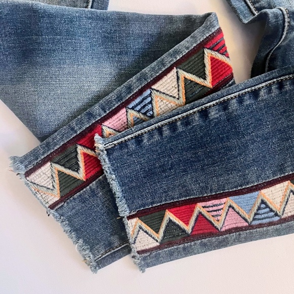 Driftwood Jackie Embroidered Skinny Jeans Blue Denim Aztec Trim 26 EUC - Picture 2 of 8